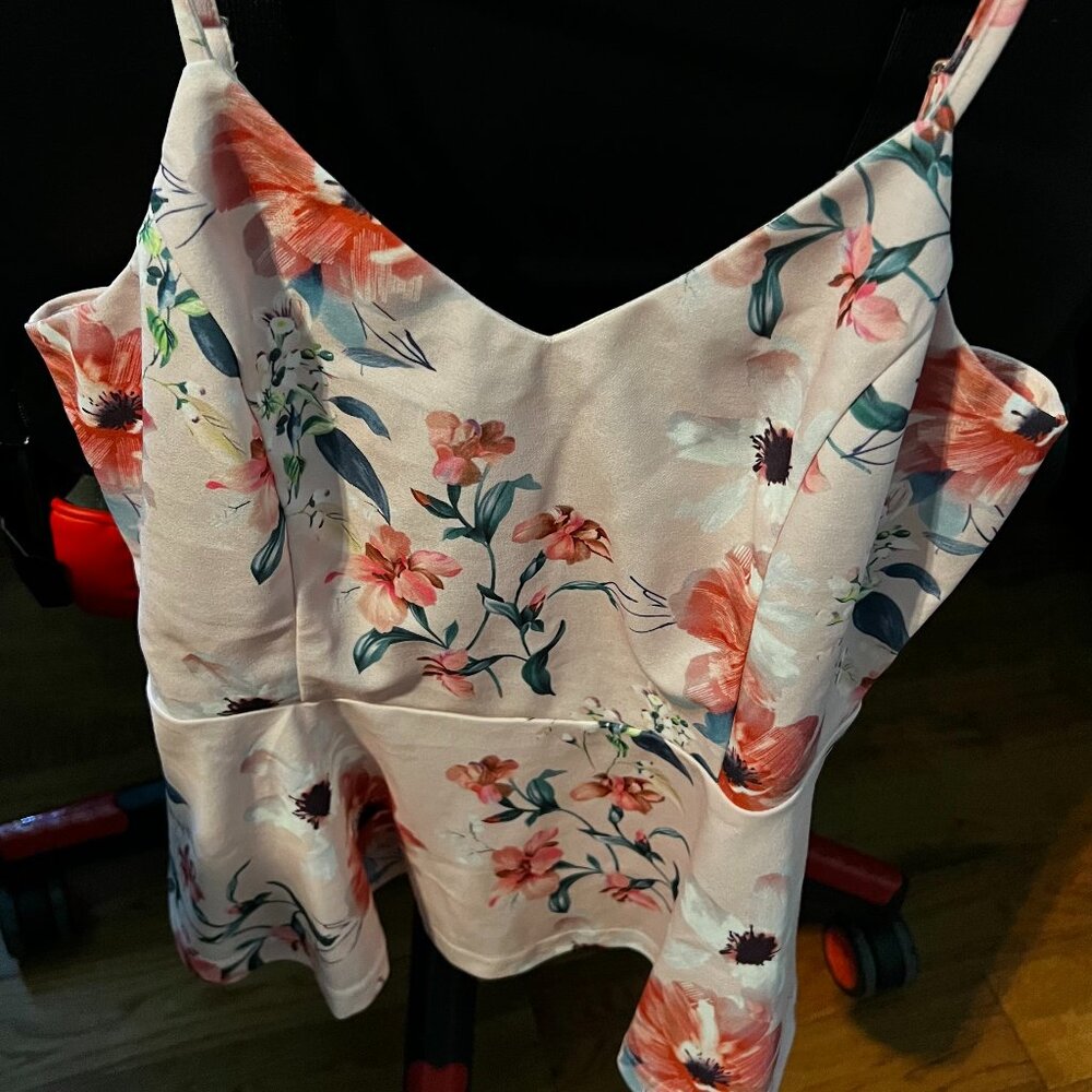 Beautiful Pink Flower Camisole Lined top size Medium